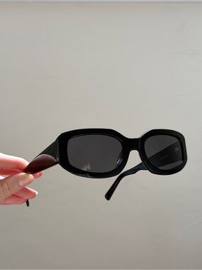 VEHLA Black Sunglasses